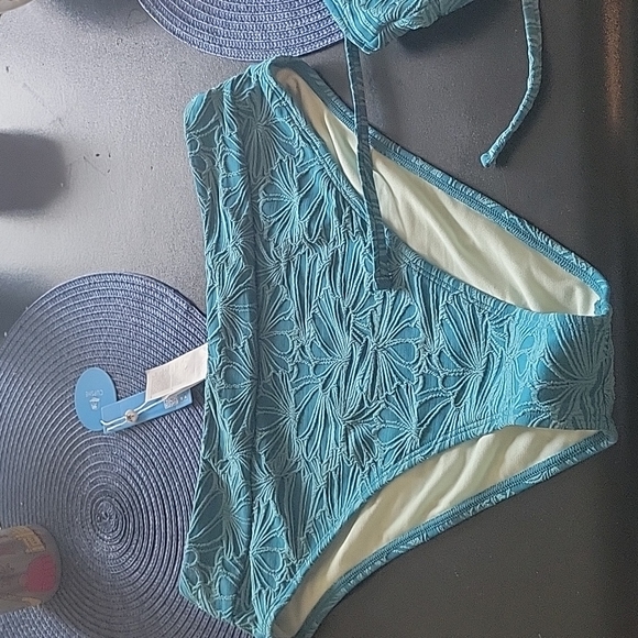Bathing suit - Picture 1 of 5